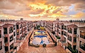 Royal-Seacrest Oasis, Pool-Side