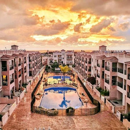 Royal-Seacrest Oasis, Pool-Side Apartment Paphos Exterior photo