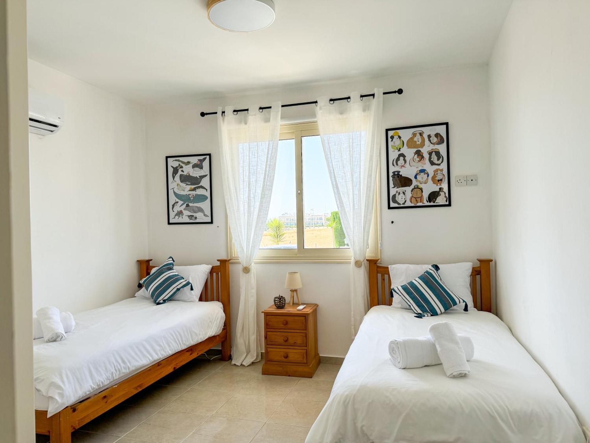 Royal-Seacrest Oasis, Pool-Side Apartment Paphos Exterior photo