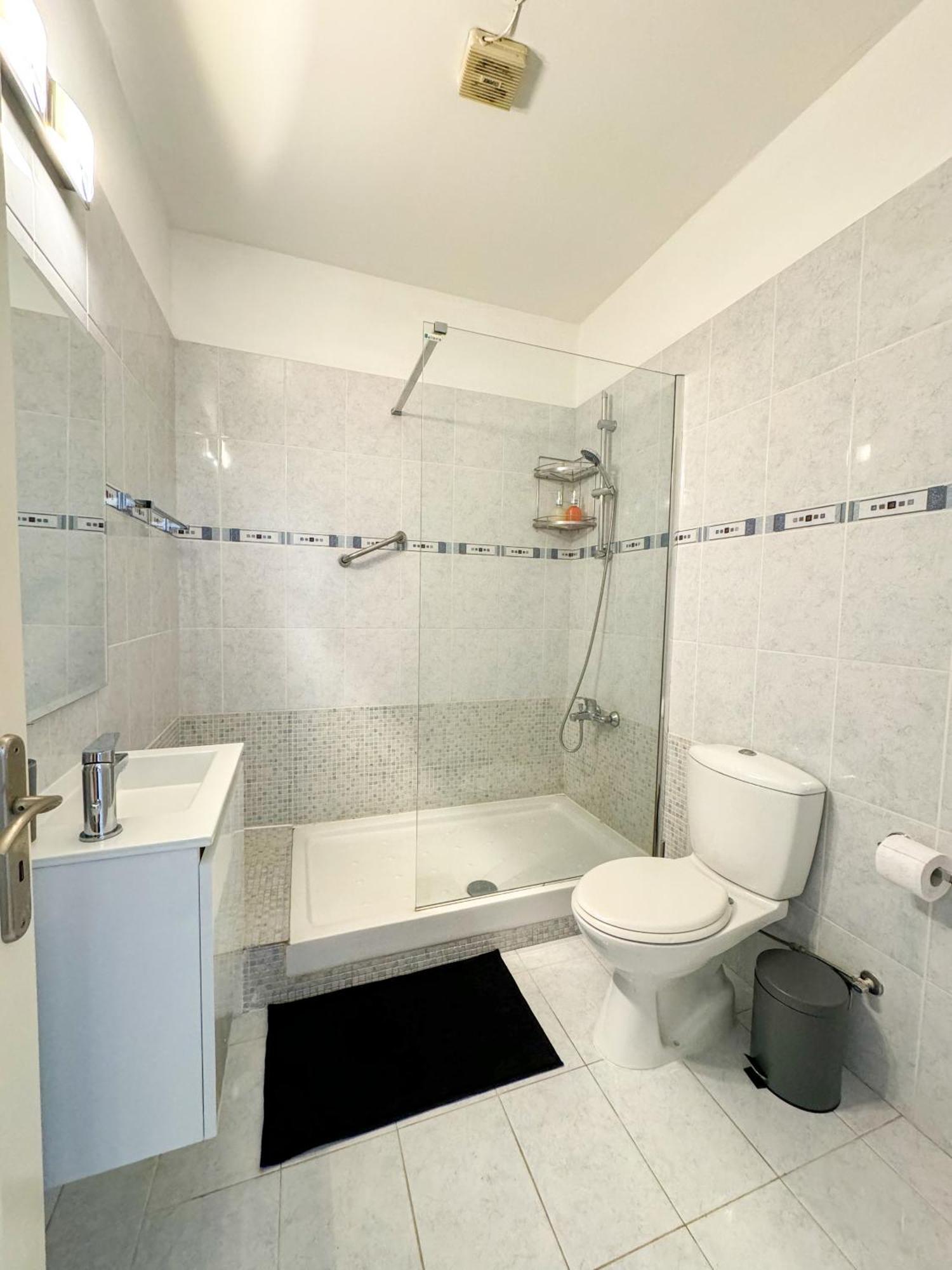 Royal-Seacrest Oasis, Pool-Side Apartment Paphos Exterior photo