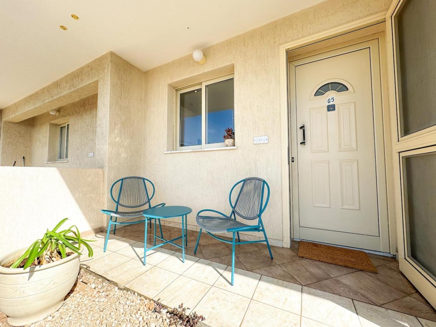 Royal-Seacrest Oasis, Pool-Side Apartment Paphos Exterior photo