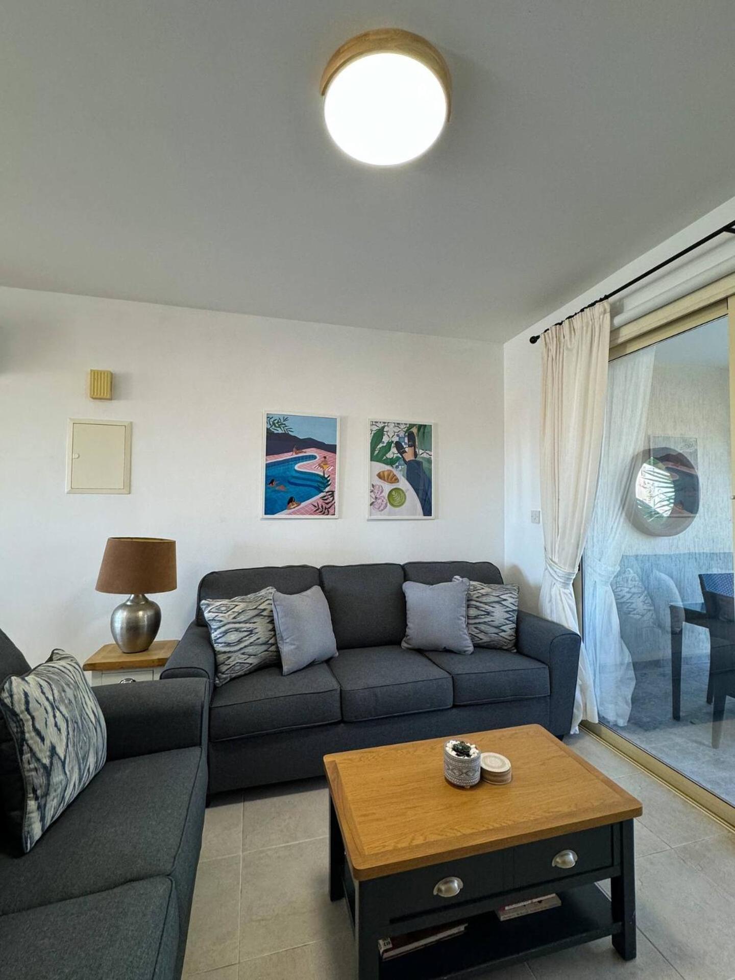 Royal-Seacrest Oasis, Pool-Side Apartment Paphos Exterior photo